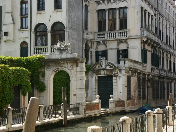 Marmorfassade Des Markusdoms Mit Mosaiken Skulpturen Venedig Sonnigen Sommertagen — Stockfoto