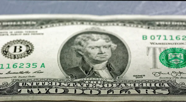 Primer plano de la parte delantera de un billete de dos dólares . — Foto de Stock