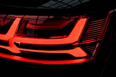 bir arabanın arka ışık