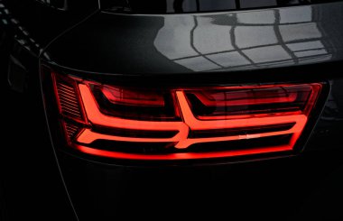 bir arabanın arka ışık