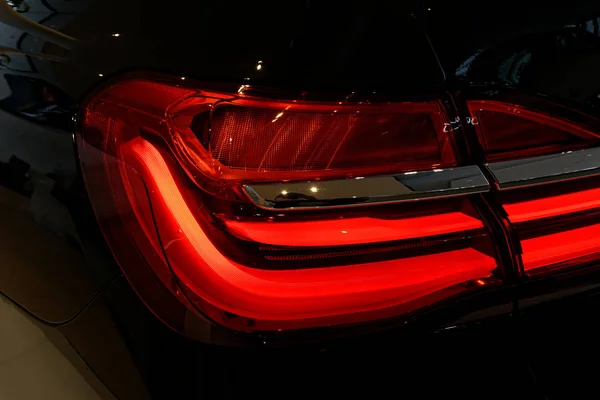 Detalle en la luz trasera de un coche . — Foto de Stock