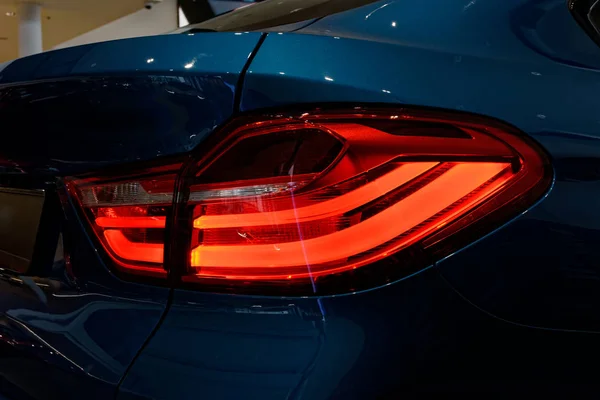 Detalle en la luz trasera de un coche . — Foto de Stock