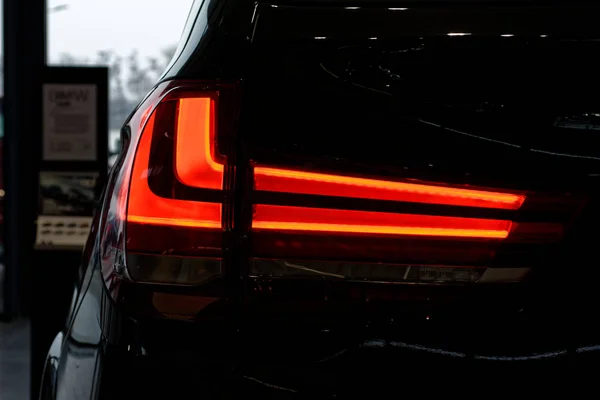 Détail sur le feu arrière d'une voiture. — Photo