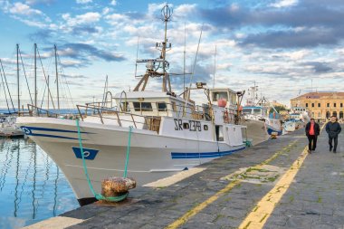 Syracuse, Sicilya/İtalya - Syracuse iskele içinde demirleyen 28 Ocak 2018:Fishing tekneler