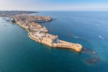 Syracuse Sicilya. Ortigia'daki Maniace kalesinin havadan görünümü.