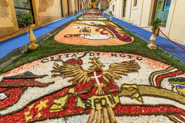 Noto, Sicilya / İtalya - 19 Mayıs 2018: Sicilya 'daki Noto Çiçek Festivali