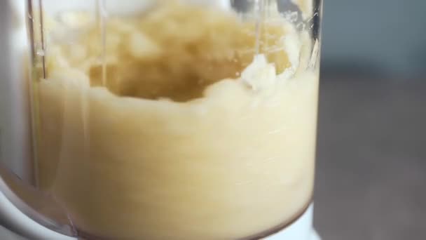 Bananas are grinded in a blender fruit puree — Stock Video