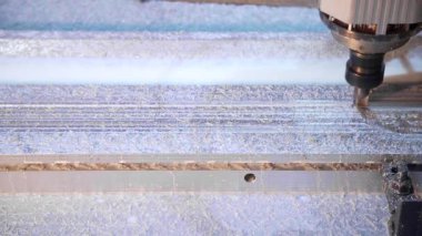 Fabrikadaki değirmen makinesinin çalışma süreci