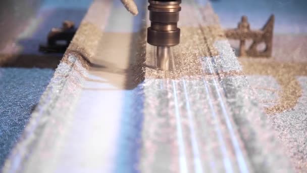 processus de travail de la fraiseuse à l'usine 