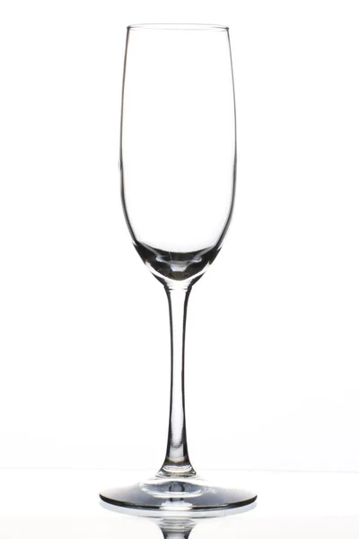 Cam eşyalar, beyaz arka planda cam bardak.