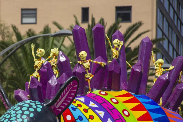 Meksika Alebrijes Yürüyüşü, her yıl kasım ayında Mexico City 'de 