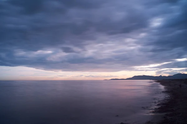             Viendo marcharse la tormenta                   