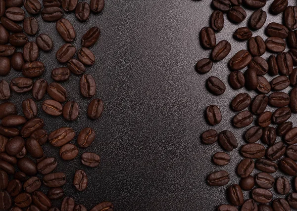 Närbild Bild Bild Kaffebönor Svart Bräda Med Kopieringsutrymme — Stockfoto