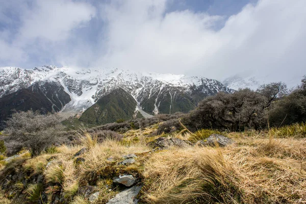 ニュージーランドのマウントクックにあるフッカーバレーハイキングコース — ストック写真