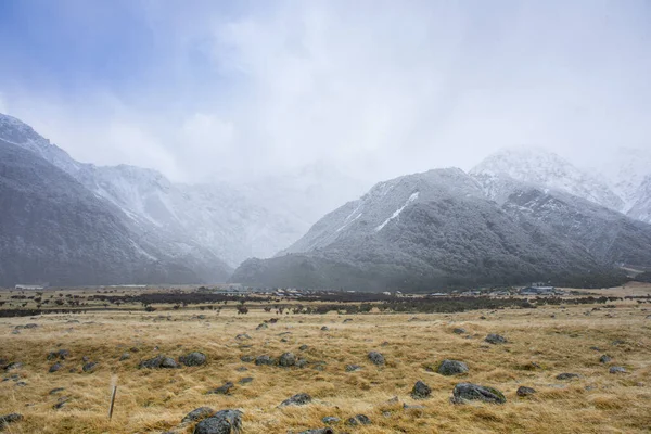 Man Hiking Snow Mountains Track View — Stock Photo, Image