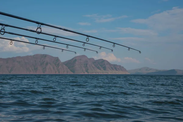 Büyük Sibirya nehrinde balık tutarken Yenisei