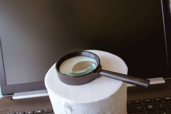 Bir bilgisayardaki tuvalet kağıdı ve büyüteç arama, temizlik ve teknoloji, ilaç ya da iş dünyasıyla ilgili diğer şeyleri temsil ediyor..