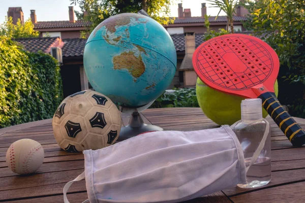 Beyaz ve temiz bir dokuda doğal ve ekolojik yumurta.