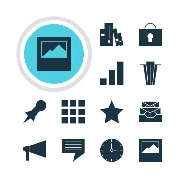 12 Internet simgeler vektör Illustration. Bullhorn, sohbet, saat ve diğer öğelerin düzenlenebilir sürüsü.