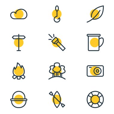 Kamp simgeleri çizgisi tarzının vektör illüstrasyonu. Düzenlenebilir yaprak, orman, can simidi ve diğer simge elementleri.