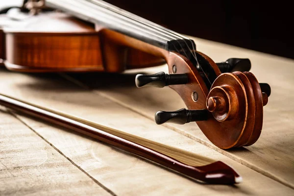 Musical instrument violin on the table — Stock Photo, Image