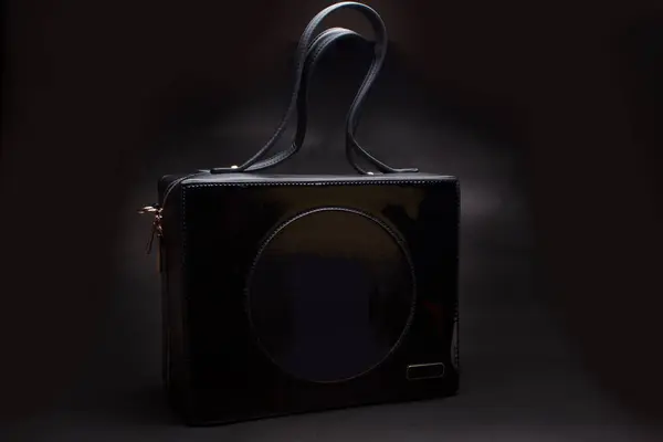 Bolsa de cuero. Concepto de moda, bolso negro de moda . — Foto de Stock