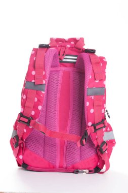 Pembe okul sırt çantası ile beyaz noktalar üzerinde beyaz izole