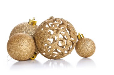 Altın Noel topları beyaz izole