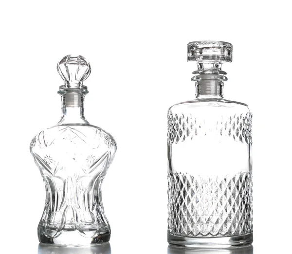 Beyaz arka plan üzerinde Cryst izole cam yapılmış içki sürahi