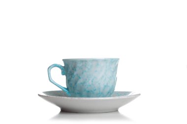 Mavi kahve fincanı. Beyaz arka plan üzerinde izole