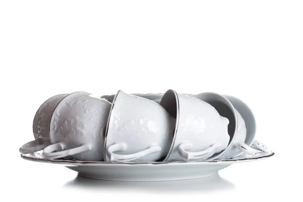 Un juego de platos y tazas en tono blanco. En copas y platos gentl — Foto de Stock