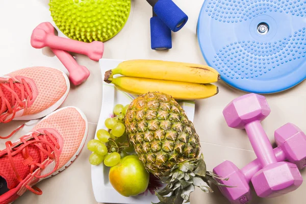 Ölçme bant ve elma beyaz su, spor ayakkabı, spor ayakkabı 