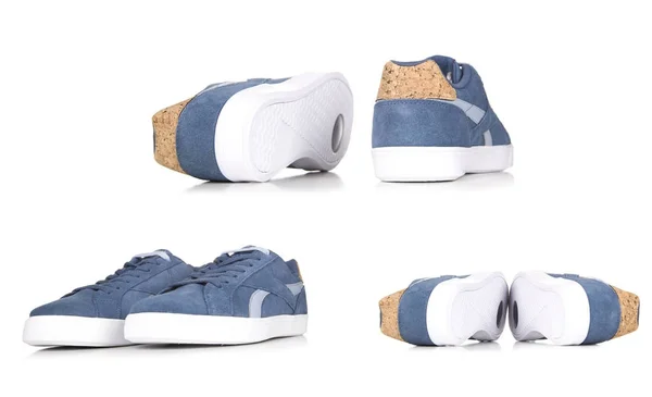 Zapatillas azules aisladas sobre fondo blanco, un par de zapatillas azules — Foto de Stock