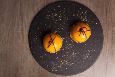 Close-Up dekore edilmiş lezzetli sarı pasta limon 