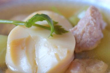  domuz eti ve yumurta tofu sıcak çorba