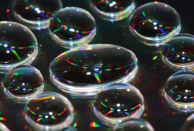 Arka plan için cd içerisindeki dropun makrodaki yansıması