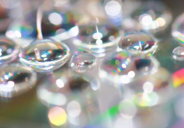 Arka plan için cd içerisindeki dropun makrodaki yansıması