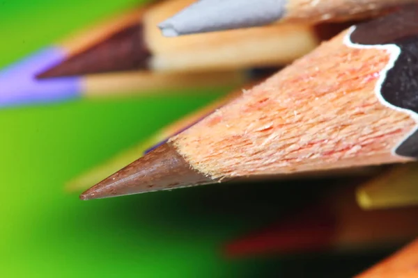 背景にマクロで描くための鉛筆の色は — ストック写真