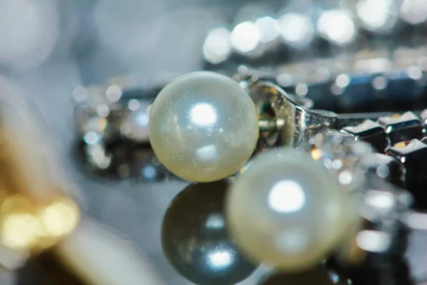 Bellissimi Orecchini Perle Donna Macro Sfondo — Foto Stock