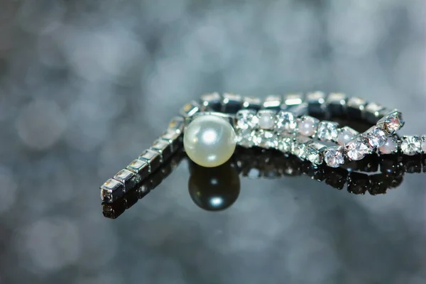 Schöne Perlenohrringe Der Frau Makro Für Hintergrund — Stockfoto