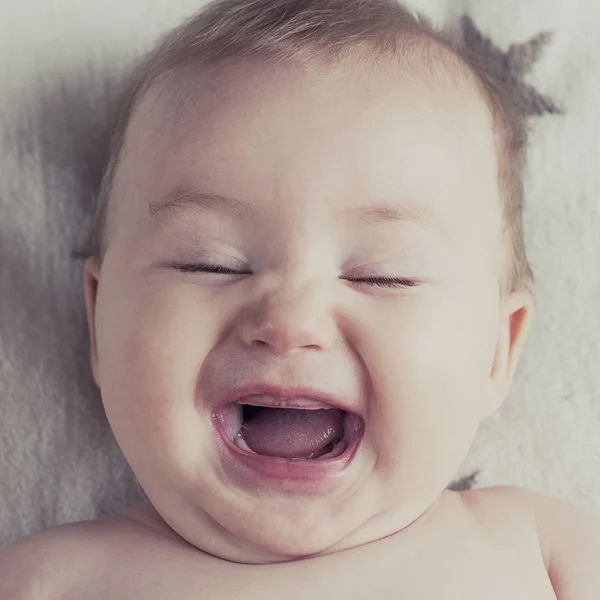Ridendo piccolo bambino, emozioni — Foto Stock