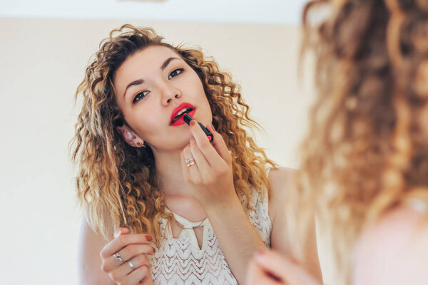 girl paint lips red lipstick