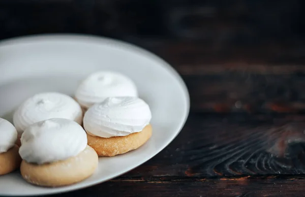 Cake with cookie and zephyr — Stock Photo, Image