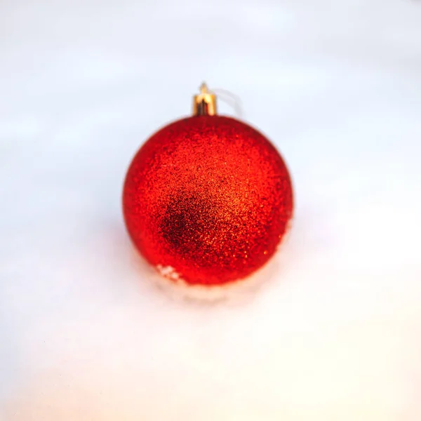 Christmas ball on snow. — Stock Photo, Image