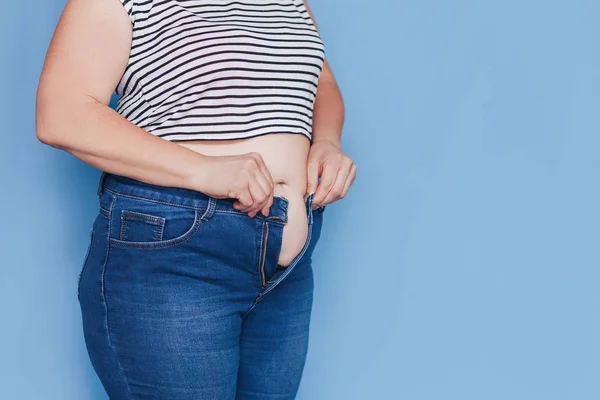 Donna grassa in jeans — Foto Stock