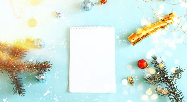 Notizbuch täuscht Weihnachten vor — Stockfoto