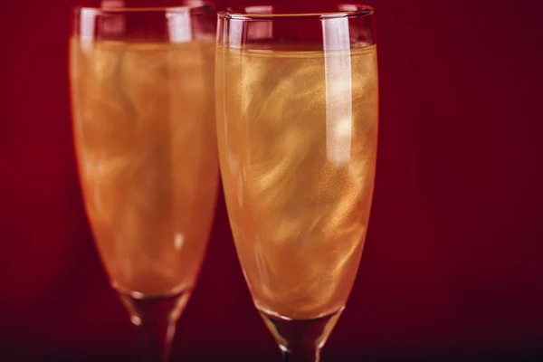 День святого Валентина фон с бокалами шампанского — стоковое фото