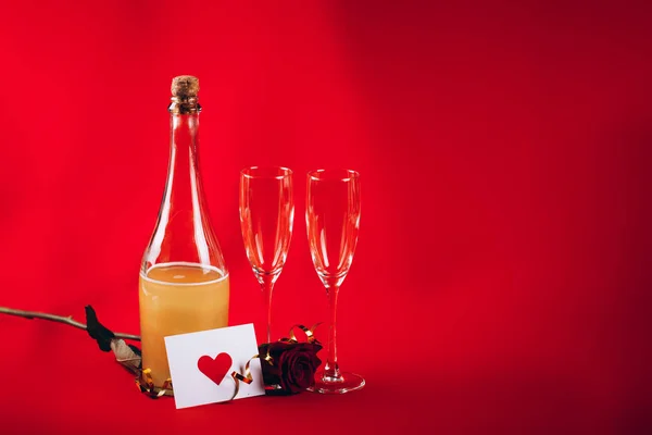 Valentines day background with champagne glasses and red rose — Stock Photo, Image