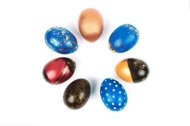 Paskalya yumurtaları beyazlar üzerinde izole