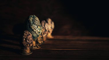 Kağıt hamurla süslenmiş Paskalya yumurtaları.